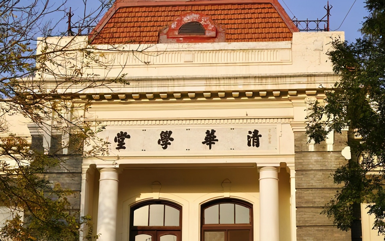 误会学弟"揩油",道歉搞"双标",清华大学美院学姐不"清华"