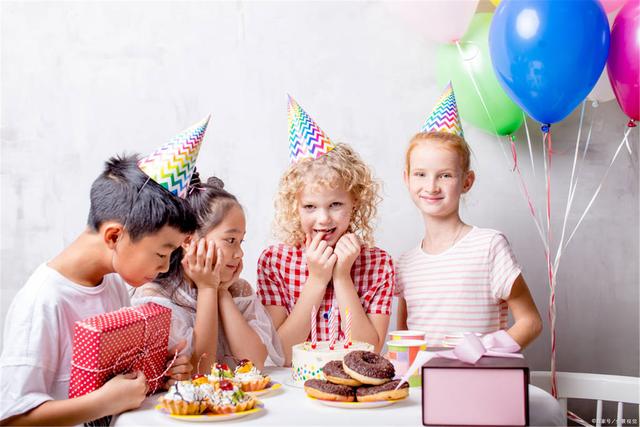 生日发朋友圈怎样写好？过生日怎样发朋友圈，才不土气、高逼格？看这里！