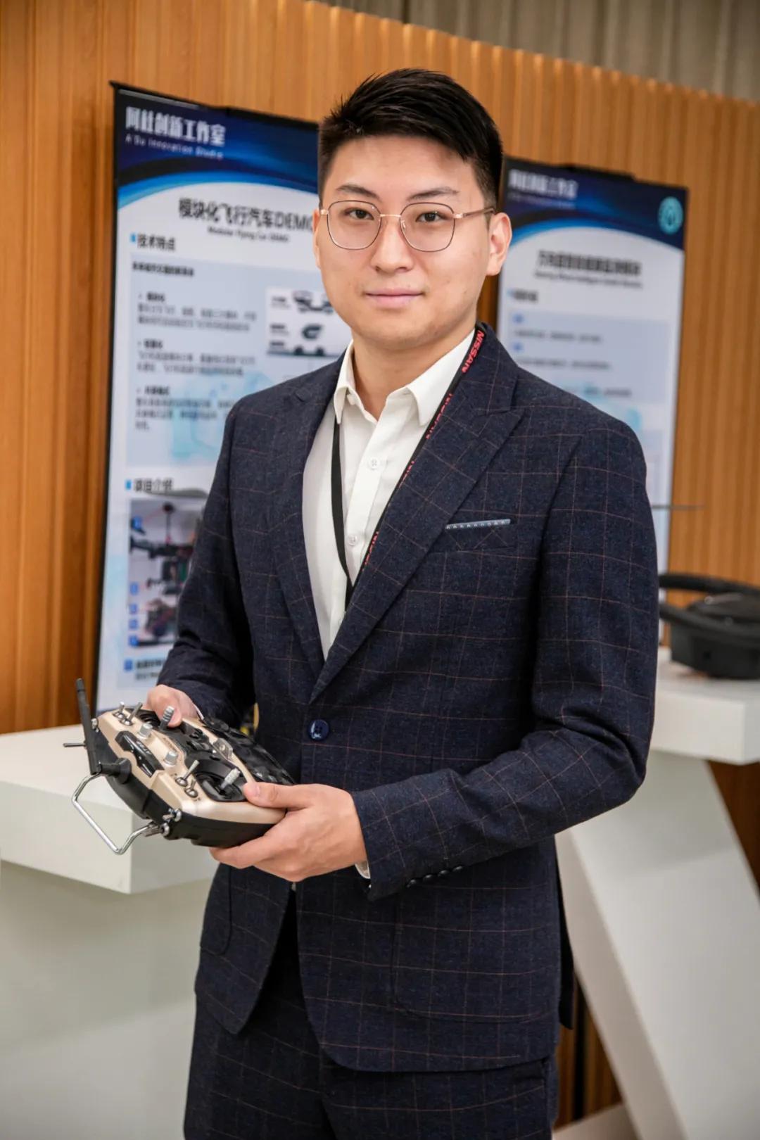 从事研发采购的郑皓天发现,许多互联网公司的运营思维,管理逻辑与传统