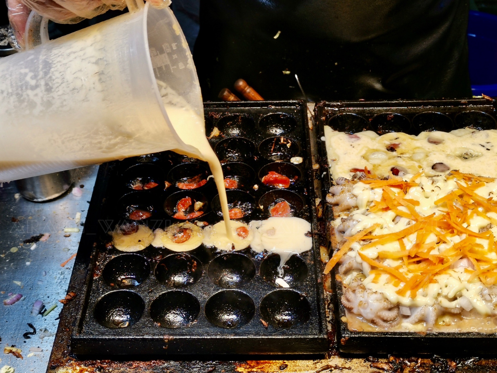 厦门曾厝垵排队最长的网红小吃摊下雨都浇不息吃货们的热情