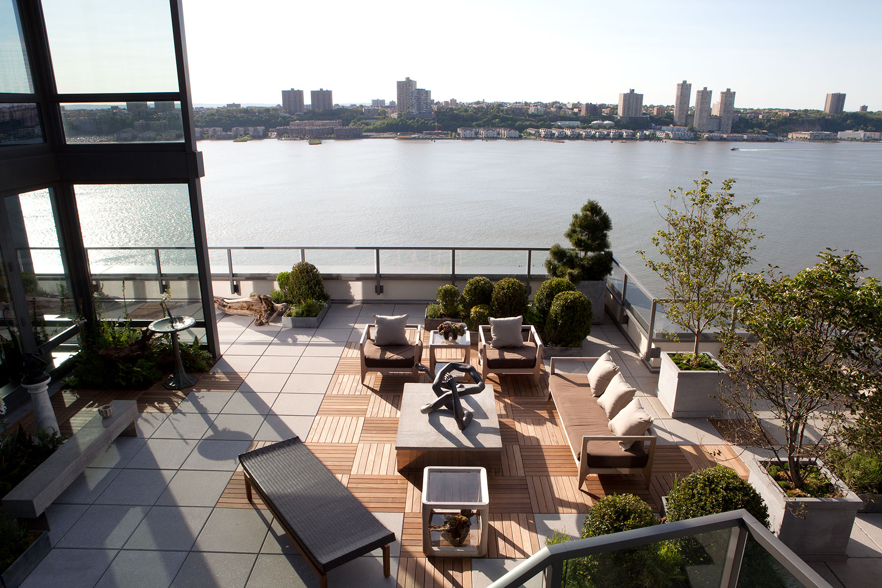 原创露台花园住在顶楼外面有一个屋顶花园这样的房子美不胜收