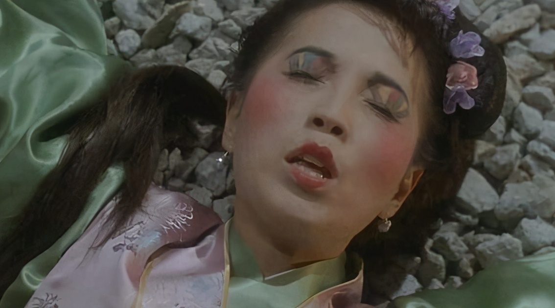 不过,苑琼丹拍完周星驰电影后,人物形象几乎定型,要不是与林正英那段