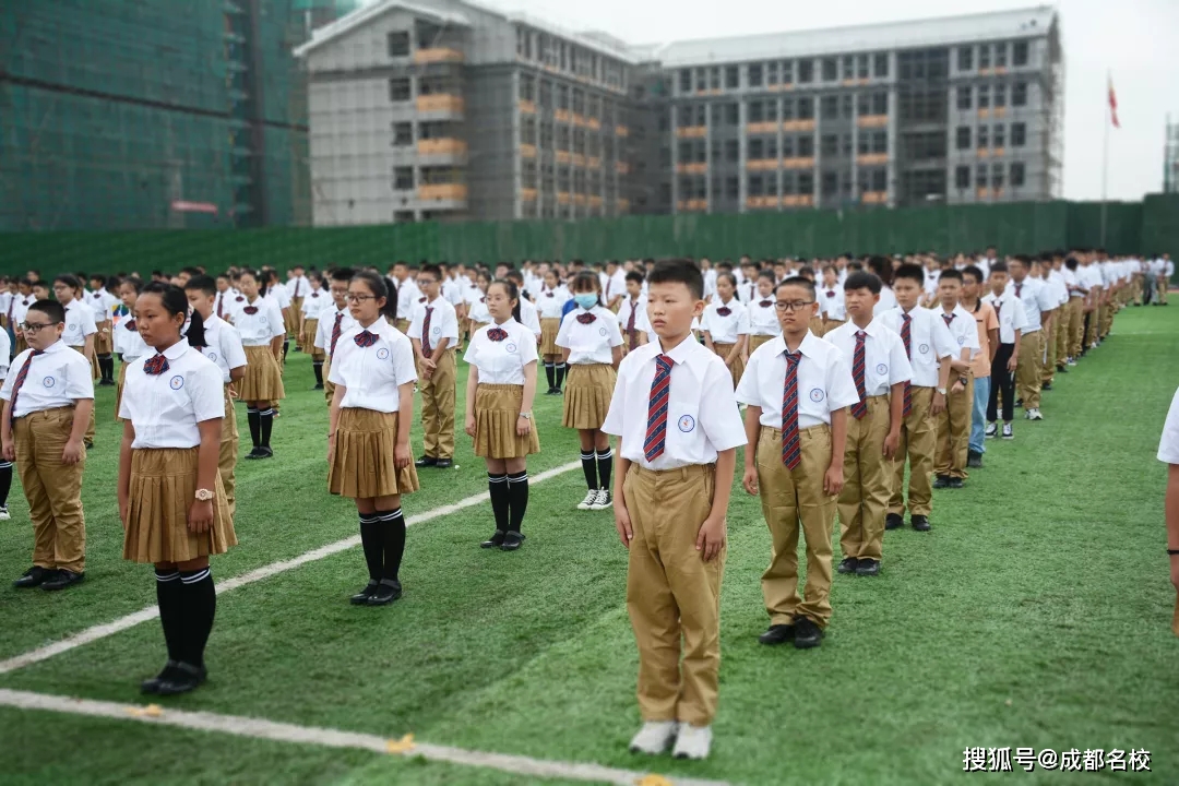 成实外校服图片