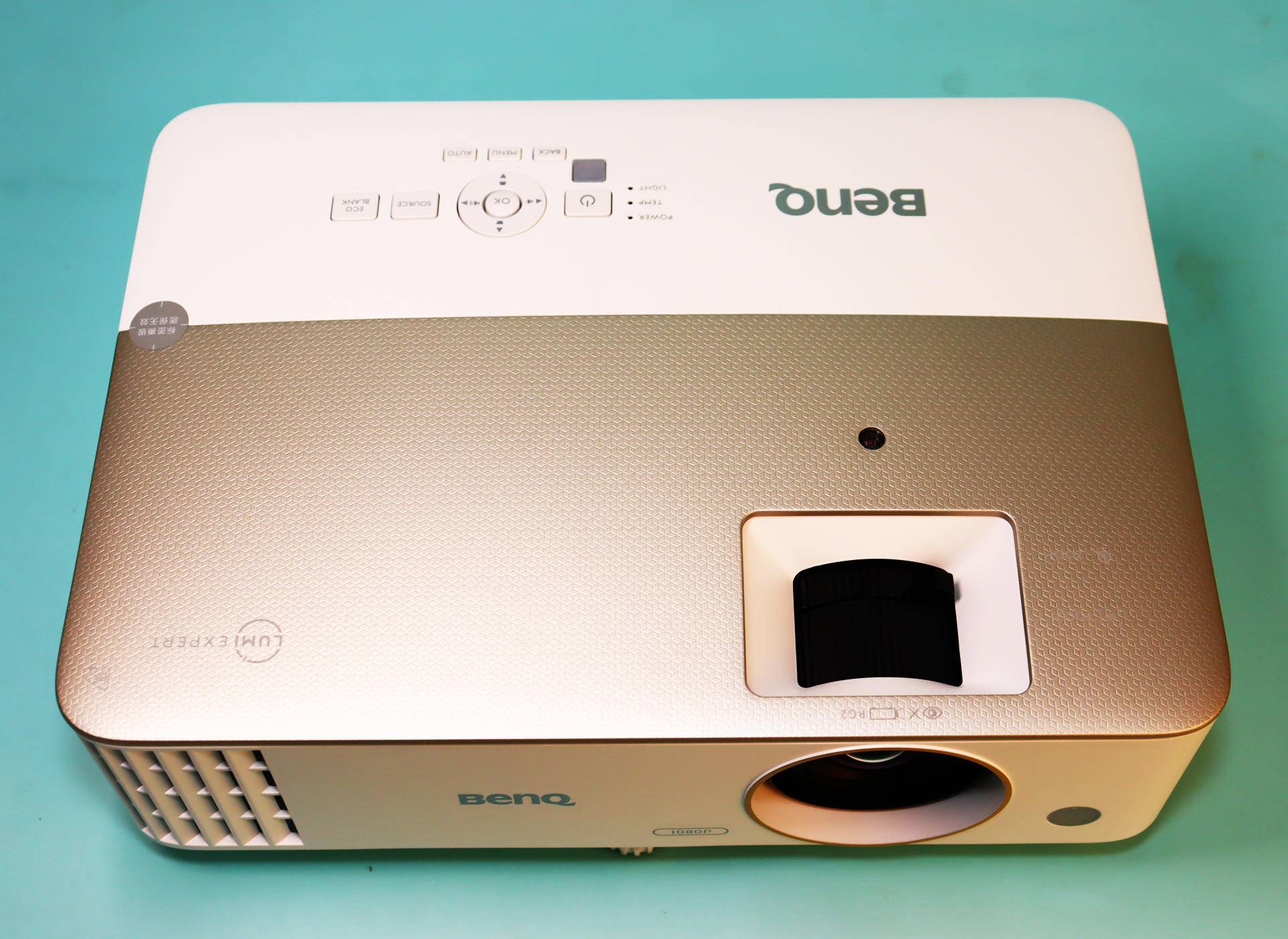 家里装修放弃电视选用投影明基w1130给你好的选择