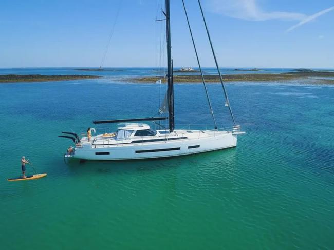 法国amel60蓝水帆船提供舒适的远航