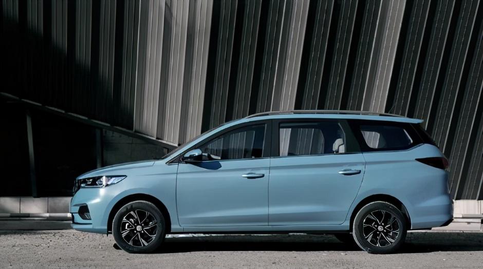 67新车出炉五菱6座mpv大空间高性价比仅598万起