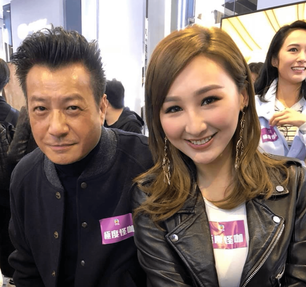 石修晒旧照庆73岁生日,年轻到老帅气有型,与儿媳