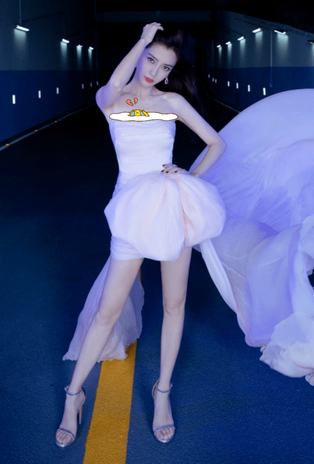 求黄晓明管管baby吧她为能秀超模腿都对牙签鞋下手了