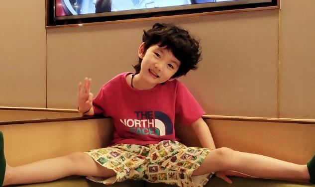 原创他爸爸是德云社的大哥师傅是郭麒麟小小年纪就学烫头