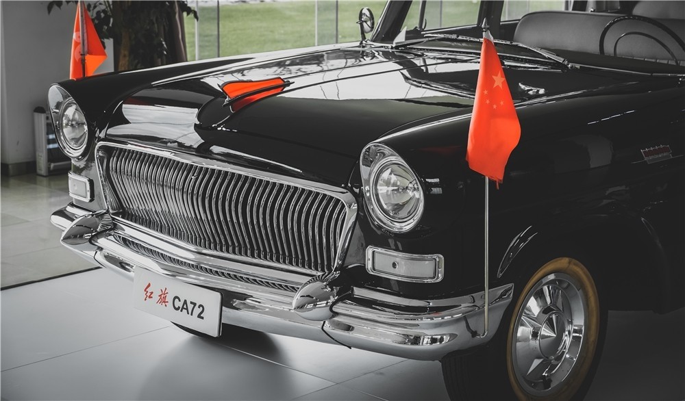 共和国之光!实拍我国第一台阅兵车红旗ca72