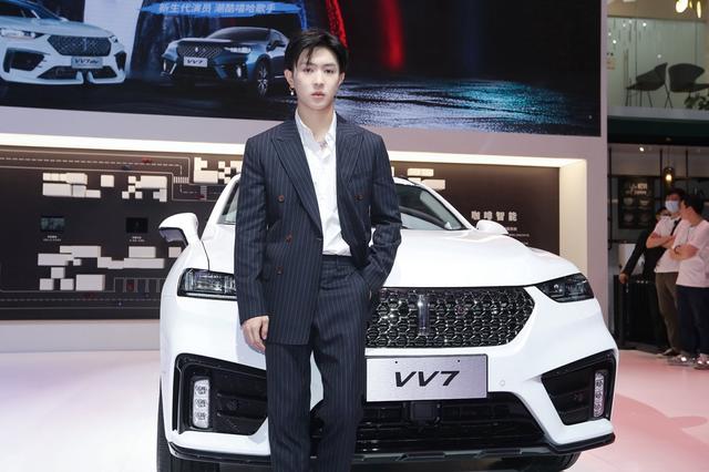 当住在宇宙飞船里的马伯骞遇见vv7家族秒变养生小迷弟