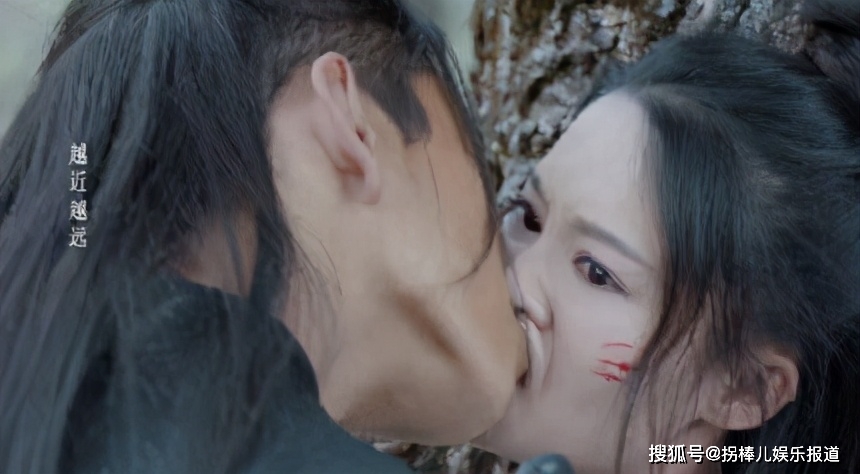 王大陆晒照"没事,别怕"的表情包,回应把李沁嘴巴亲变形