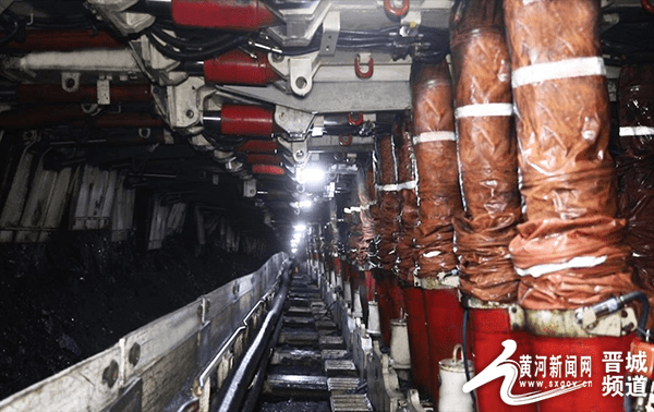 图为晋能控股煤业集团长平公司重型放顶煤设备