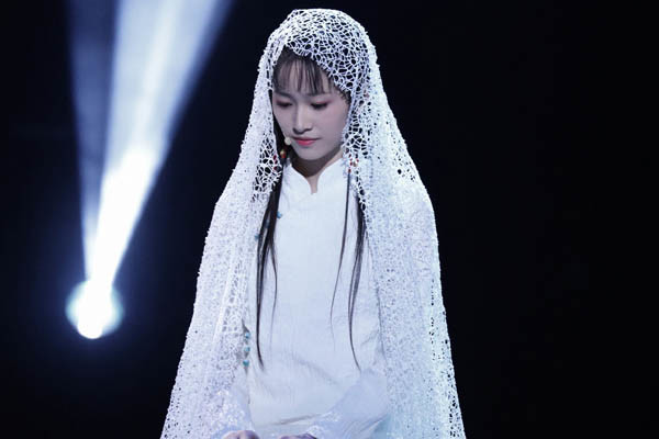 真正令杨肸子受到关注的是2018年的热播综艺《国风美少年》.