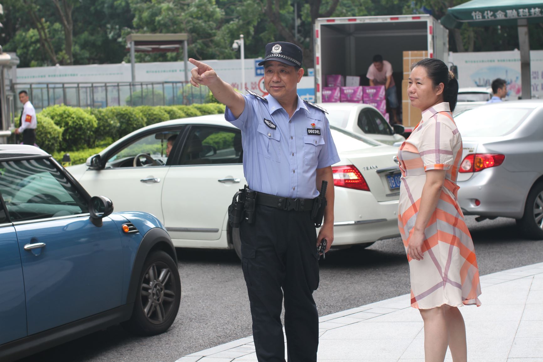 姚一元,1984年10月参加公安工作,现任深圳市公安局南山分局粤海派出所