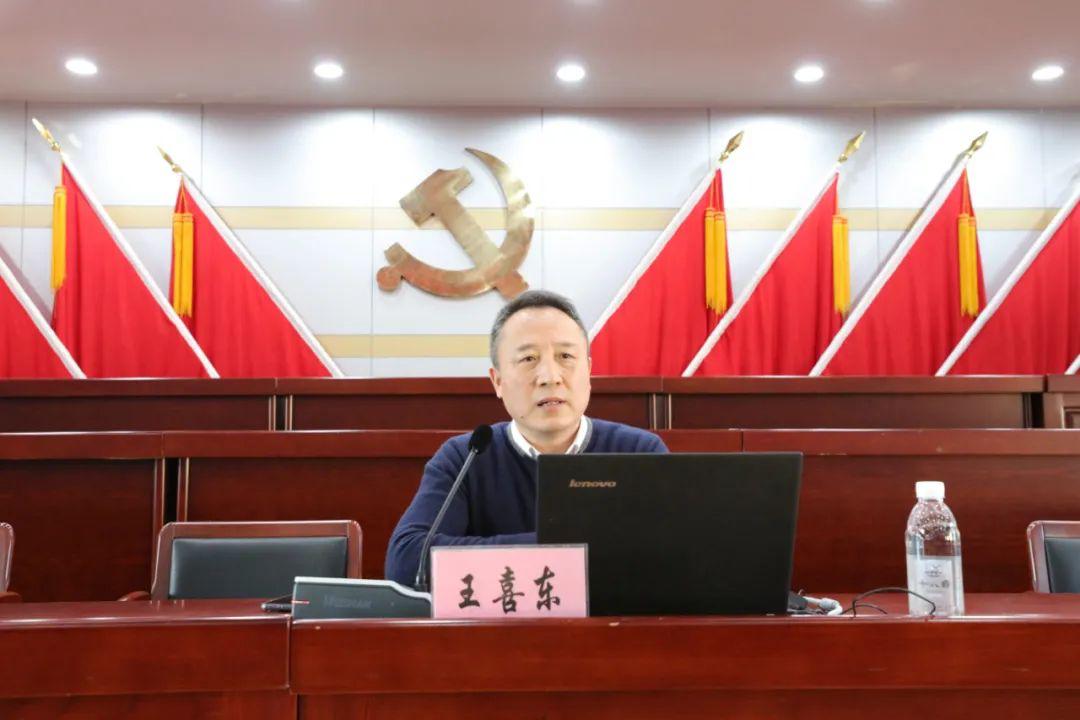 王喜东在讲座中,从为什么要推进国有林区改革,修订《森林法》的特点