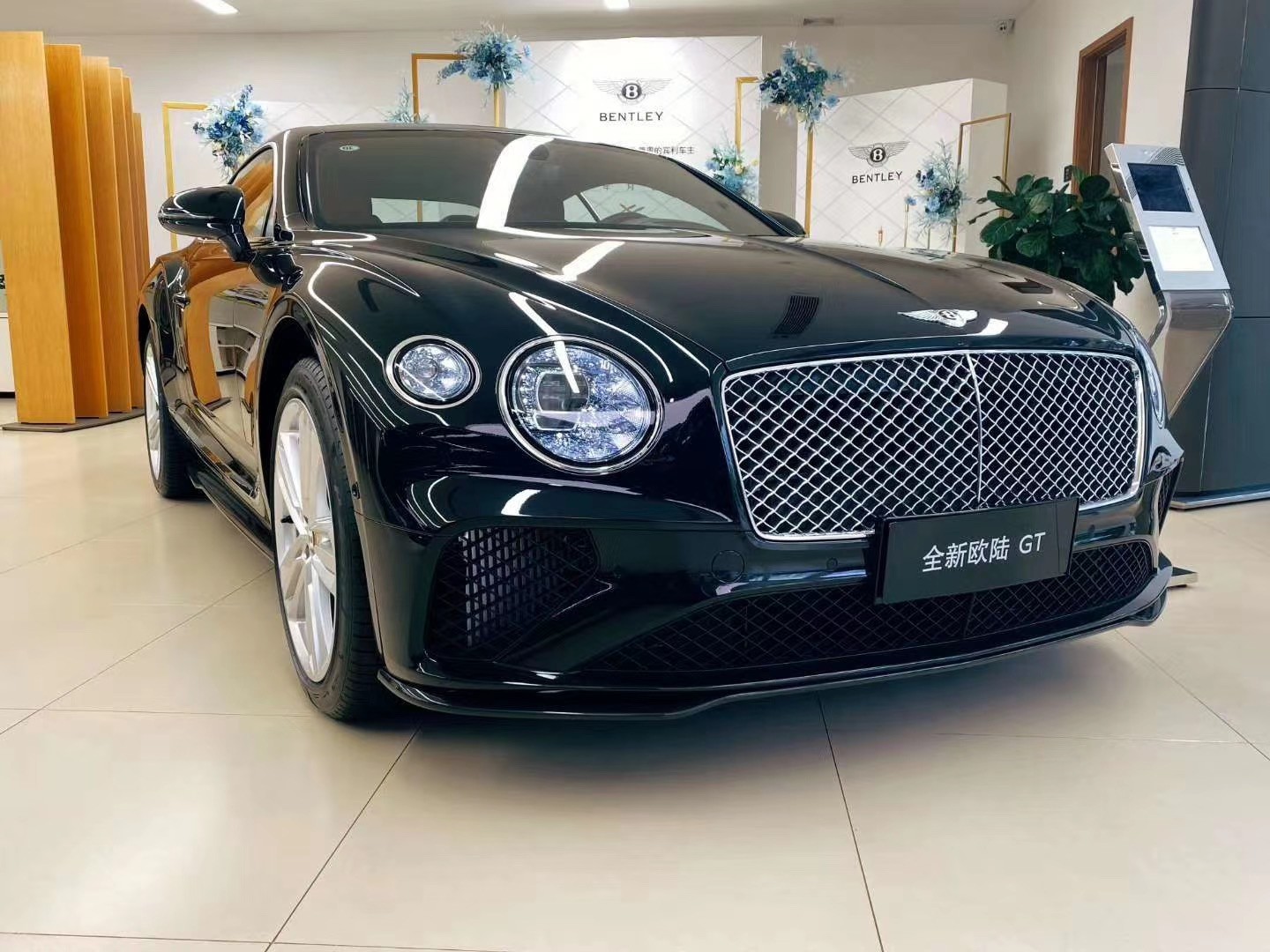 20款宾利欧陆gt复古外观简洁大气高贵气质