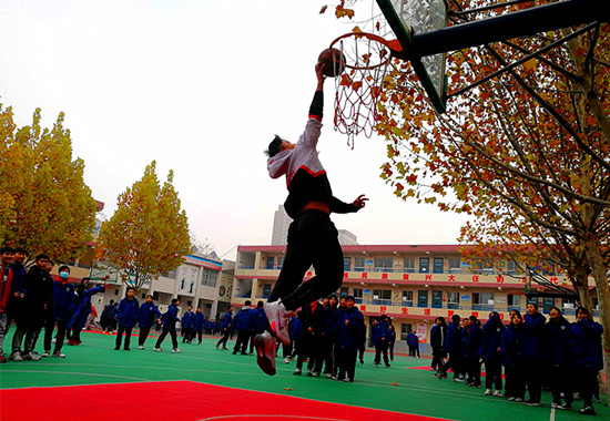 河南济源济水一中"小篮球"激活"大课间"