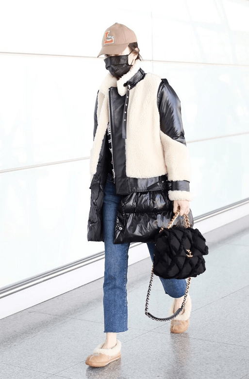 原创宋佳越来越会穿拼接设计的羽绒服搭配牛仔裤简洁利落保暖时髦