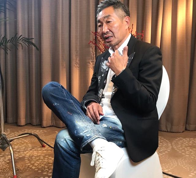 他曾是一级演员,和青梅竹马结婚42年无绯闻,女儿也很厉害_杜源