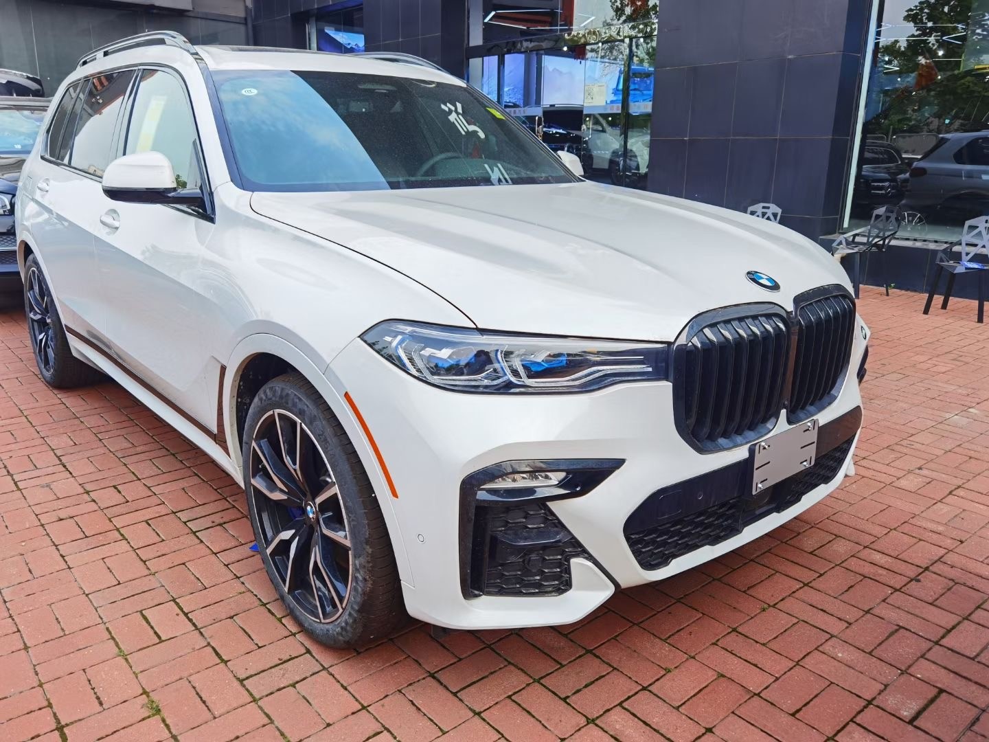 20款宝马x7现车品质高端 舒适越野磅礴大气