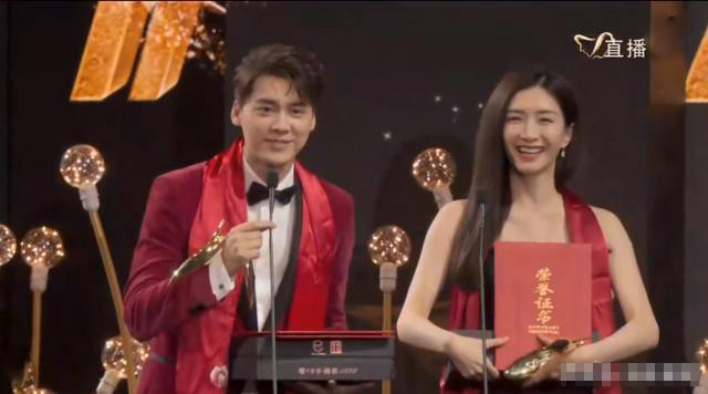 原创李易峰获年度好演员奖发表感言环节差点被忽略临场反应真可爱