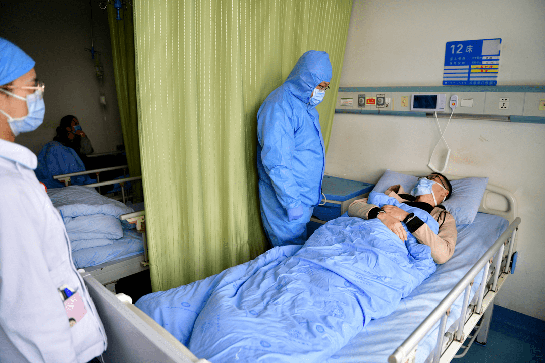 什邡市人民医院开展普通病区发现疑似新冠肺炎感染应急演练