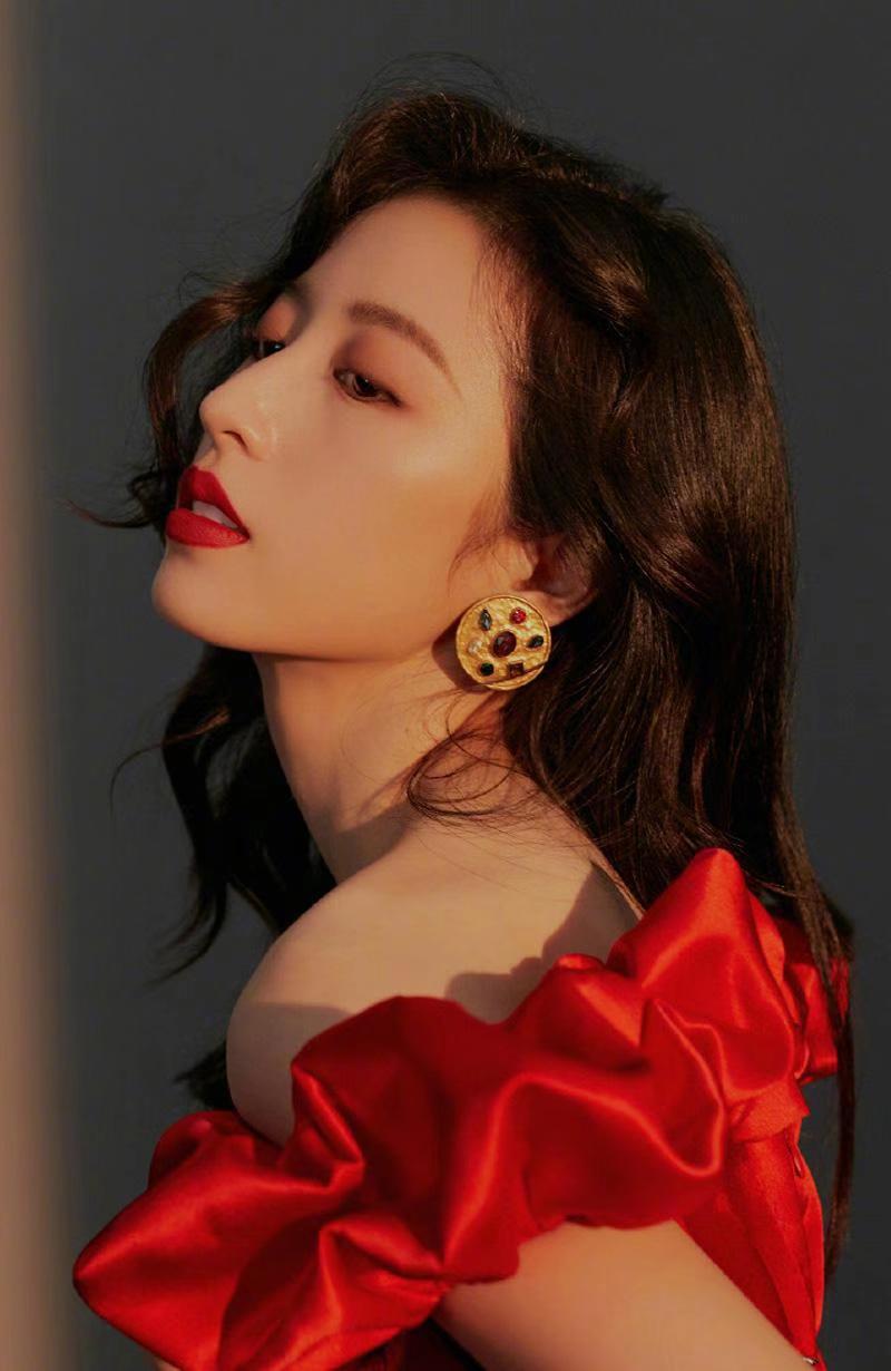 2020搜狐时尚盛典年度时尚影响力女明星提名:周雨彤