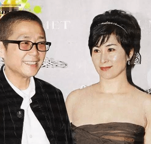 俞琤曾牵手何超琼、与马景涛前女友同游,还曾与吴君如过从甚密_俞铮