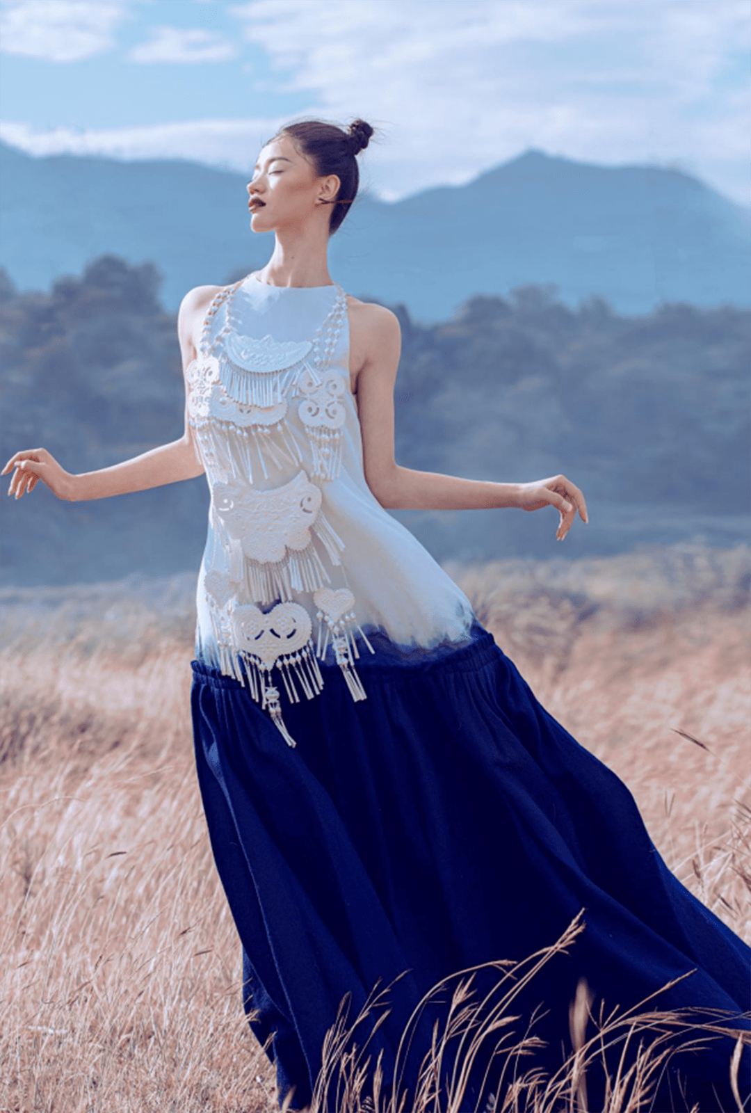 彝族服装设计师阿牛阿呷入驻中国西部高级定制中心