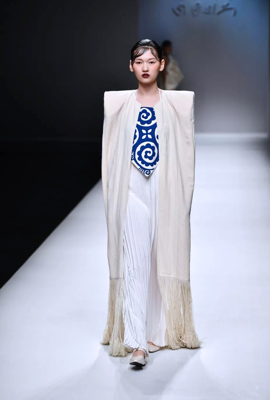 彝族服装设计师阿牛阿呷入驻中国西部高级定制中心