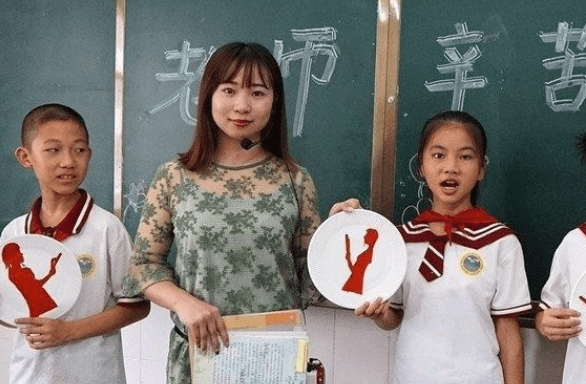 一线教师上课戴扩音器遭痛批,老师有话说