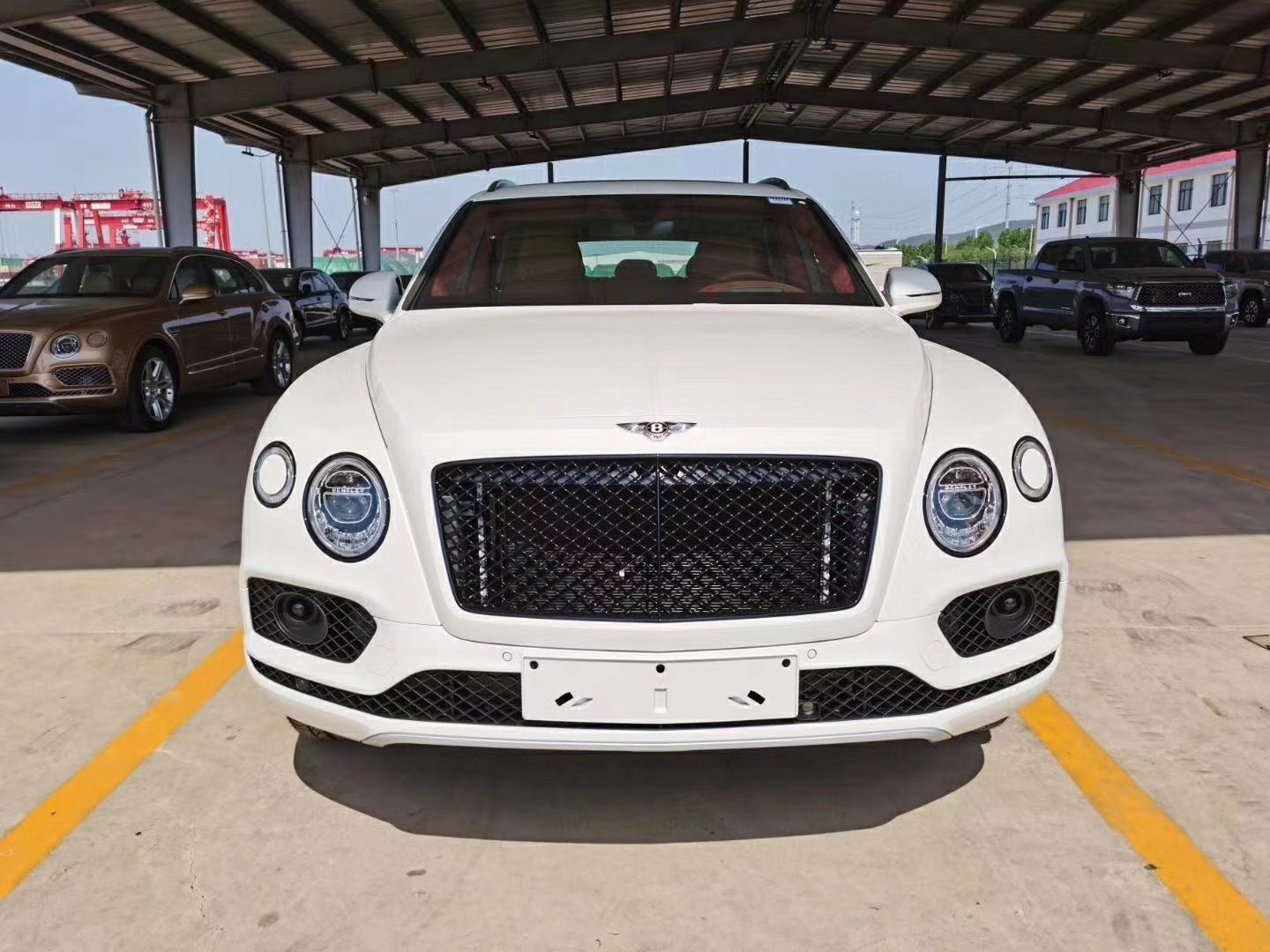 津港现车2020款宾利添越性能提升参数解读