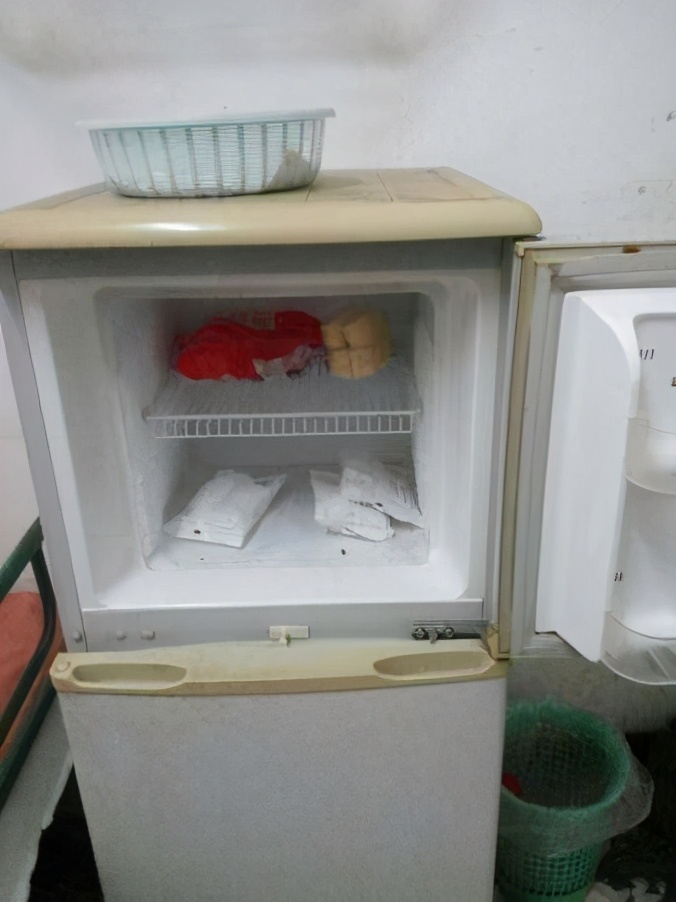 冰箱上面万万不要放这些,听完行内人分析,立马回家全丢了