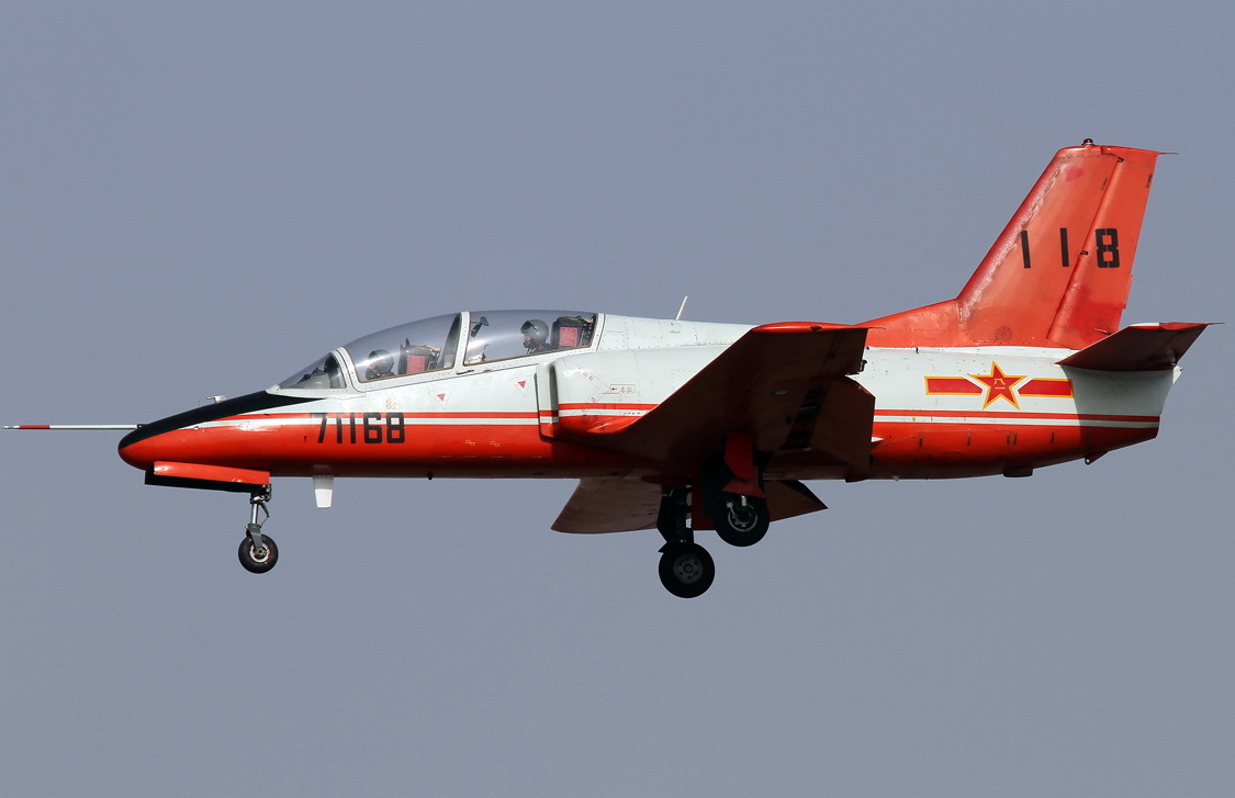 它是中国最能赚钱的机型,当年差点被美国"卡脖子",无法生产_教练机