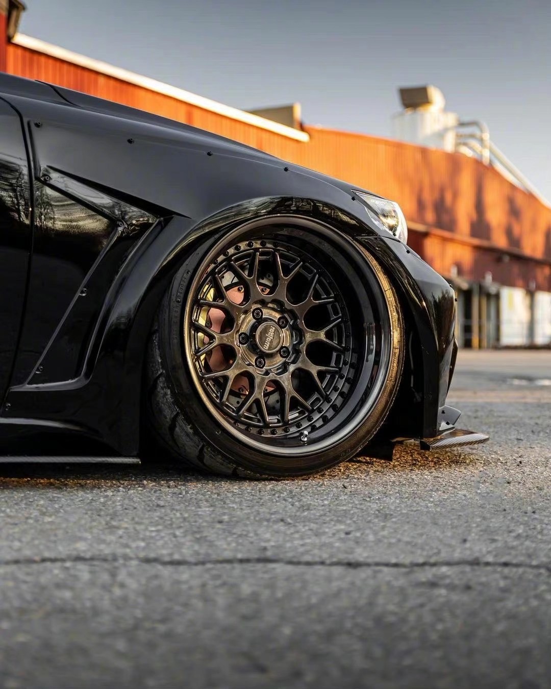 原创低趴姿态也能驾驭,雷克萨斯改装v8大宽体