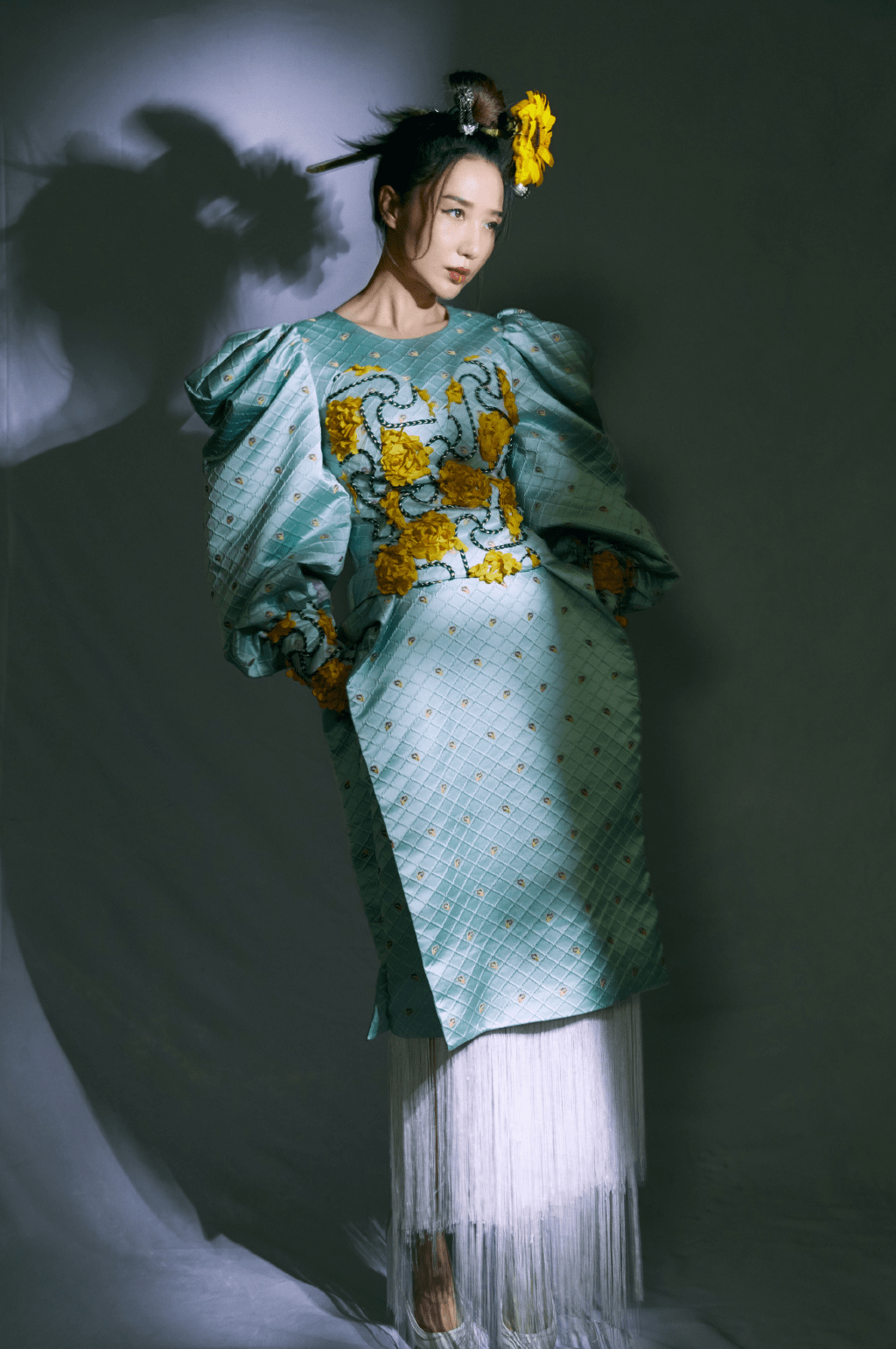 40岁原来也能这么美!苗族女星阿朵,红毯异域风造型尽显美艳洒脱