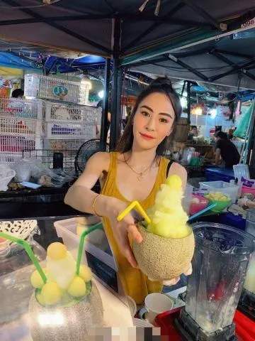 看完这个,你就知道泰国夜市的"水果西施"到底是男还是女?