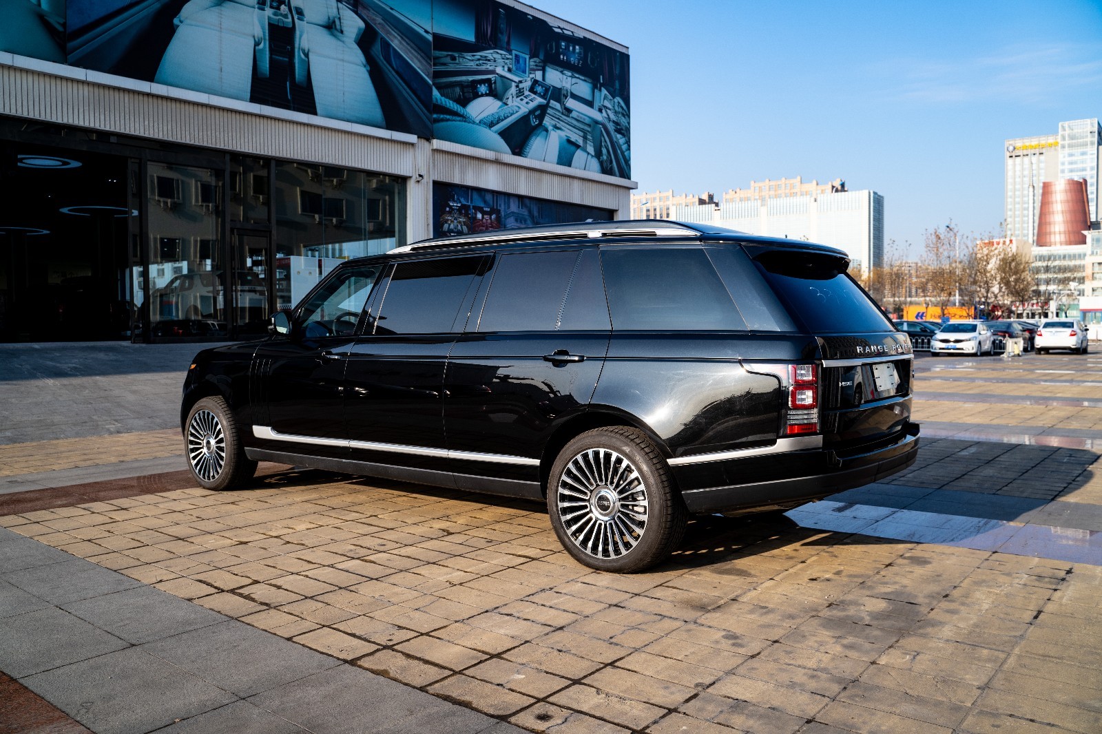 20款路虎揽胜创世加长版 全面升级旗舰顶配_手机搜狐网