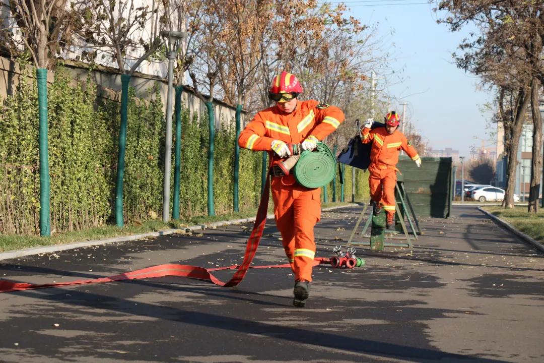 操练为了下一次完美逆行潍坊消防救援队伍掀起冬季练兵热潮