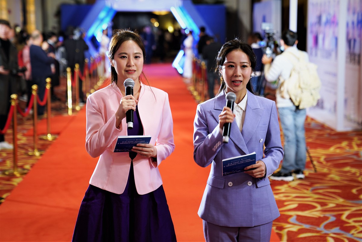 周泓余走红地毯 第3届吴清源杯举行隆重颁奖仪式