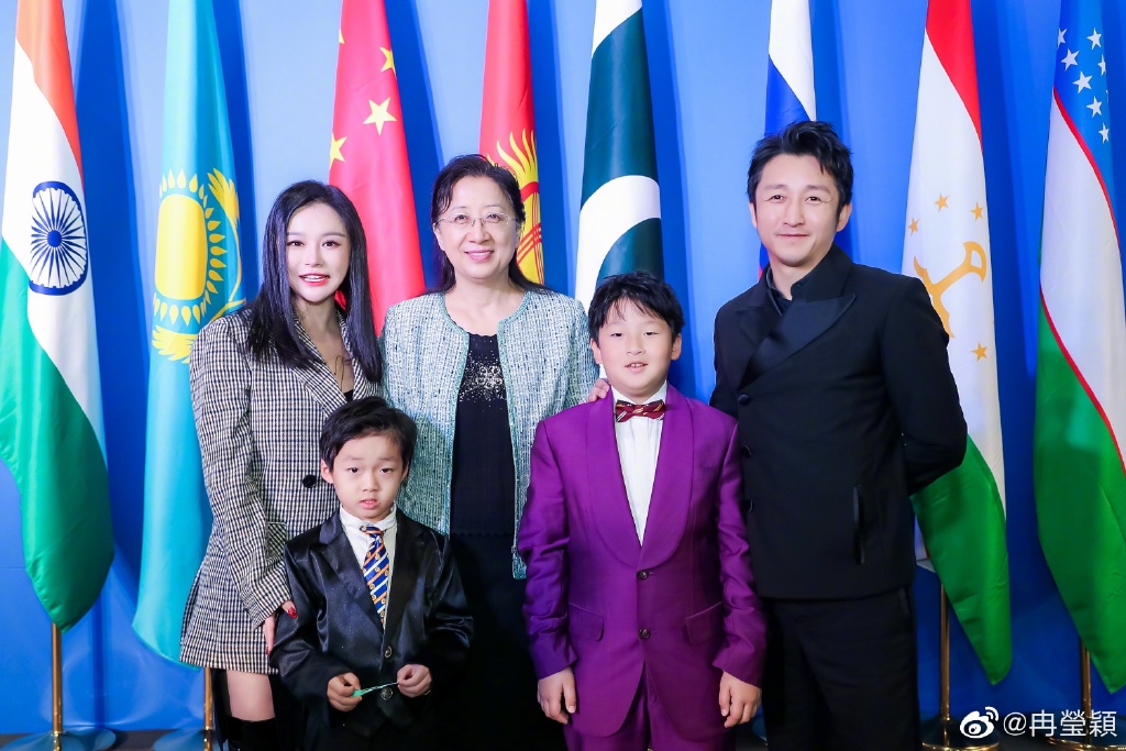 "邹市明一家五口缺少了一岁多的小儿子冉明羲,大儿子邹明轩与二儿子邹