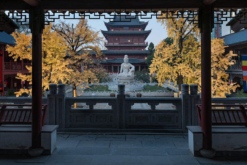 原创南京香火旺盛的寺庙是金陵名刹之一供养毗卢遮那佛