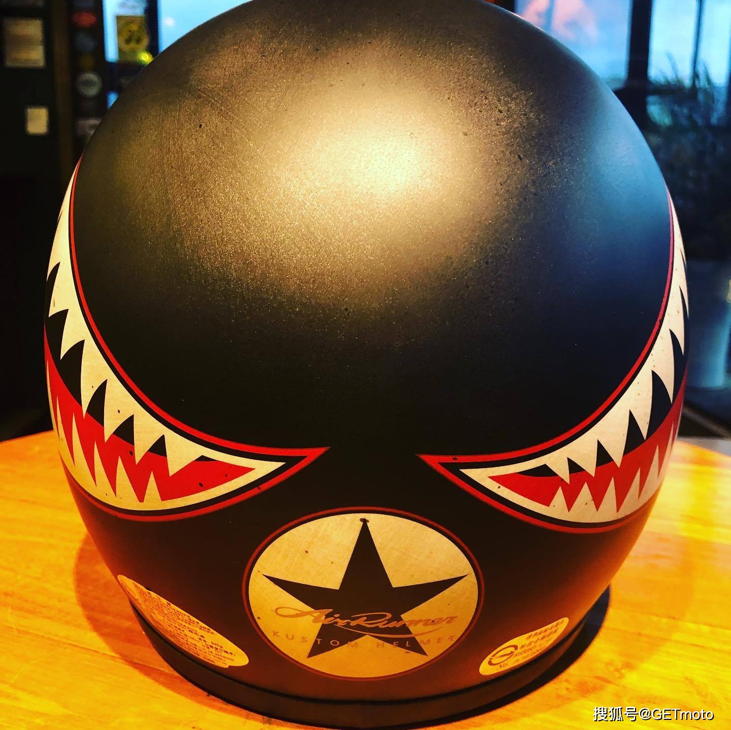 鉴赏手工彩绘ar头盔每一款都是精致的收藏品