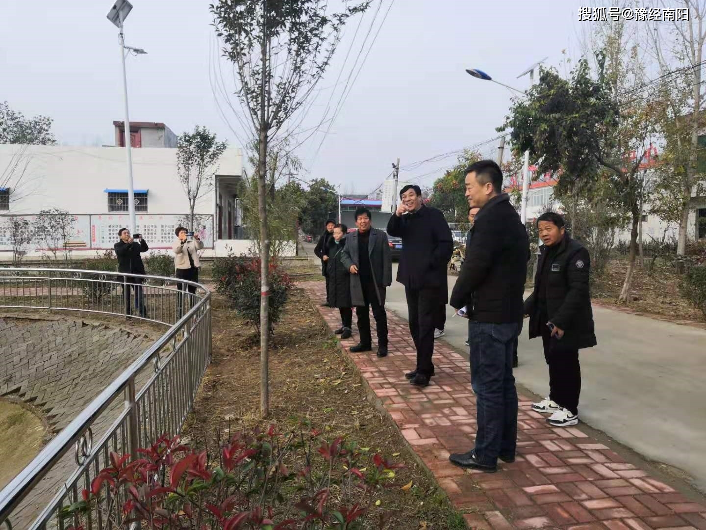 镇平县人大视察贾宋镇人居环境改善助力脱贫攻坚_工作