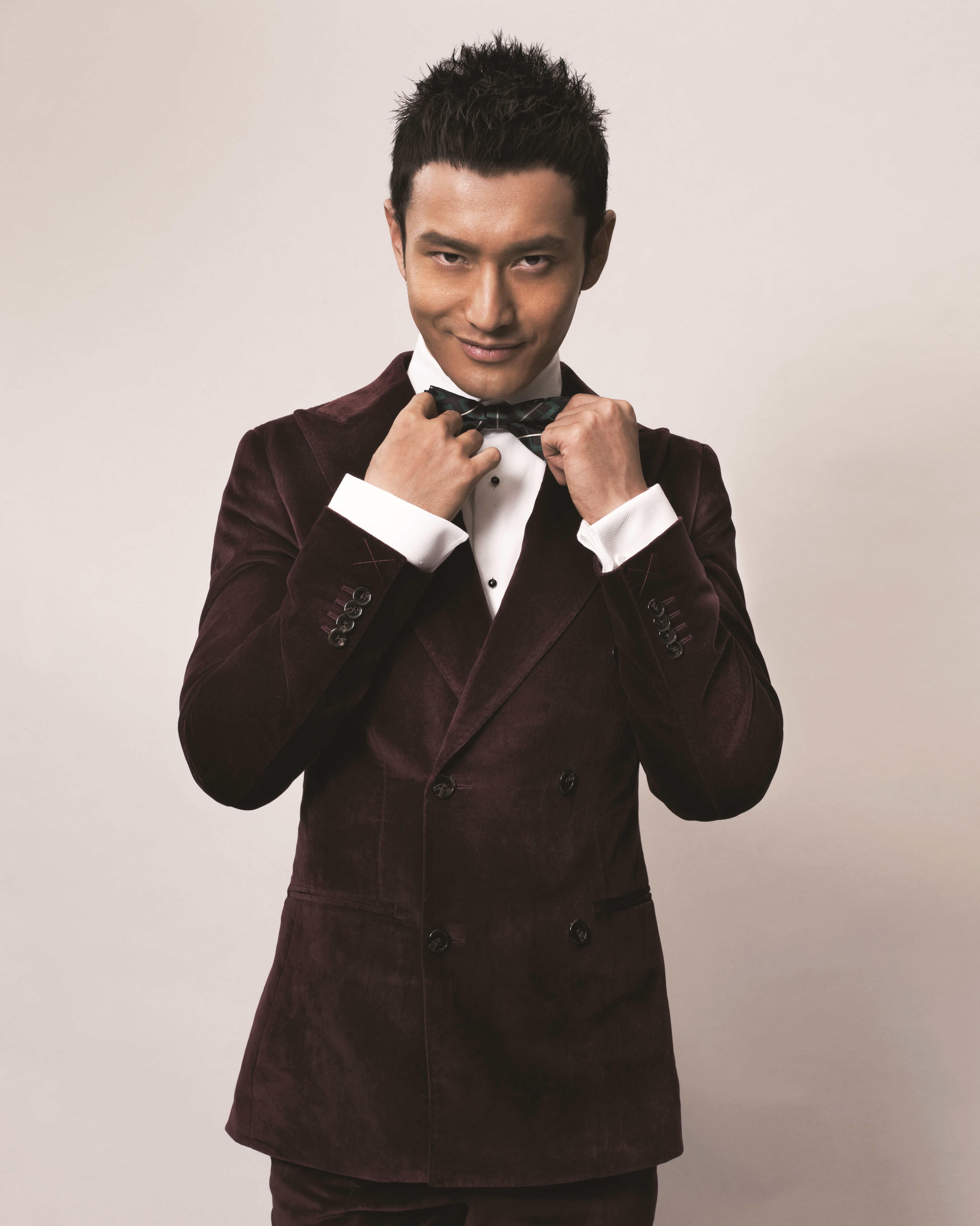 黄晓明黑色大衣出席活动,被赞去油成功,油腻男星如何自救气质?