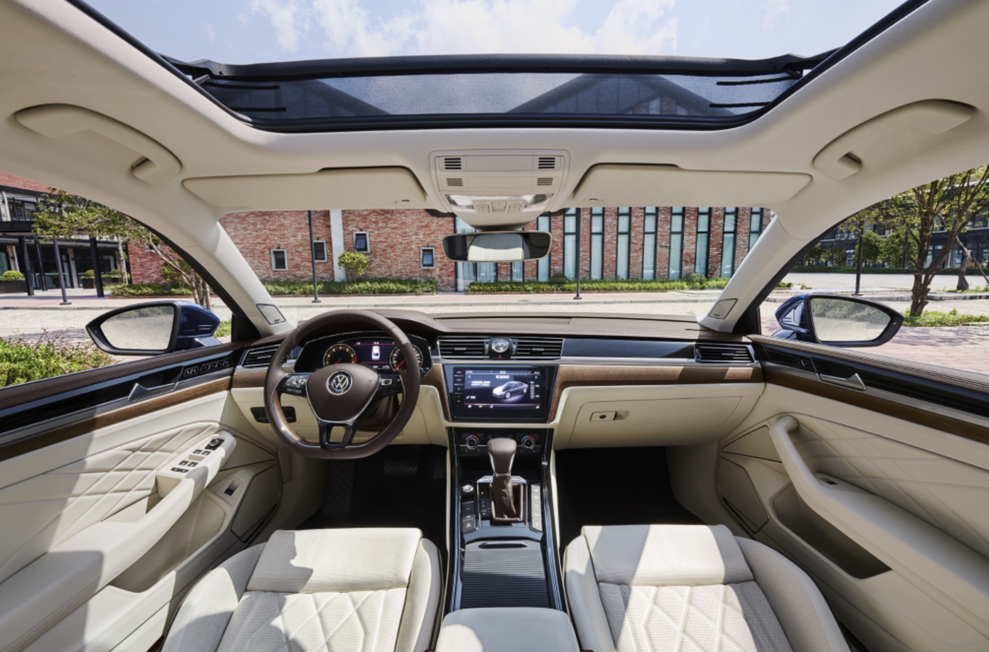 我真不是十多万的帕萨特我叫三十万的上汽大众辉昂