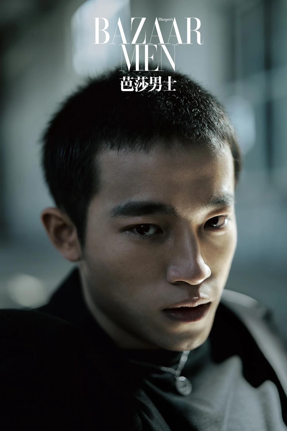 周政杰杂志大片曝光,光影之下诠释洒脱俊逸_平遥