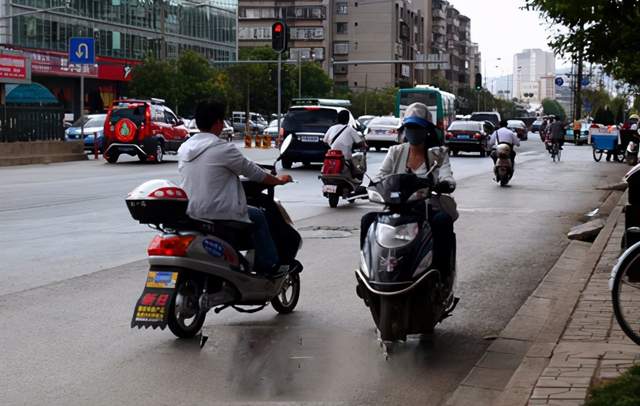 习惯四:电动车逆行