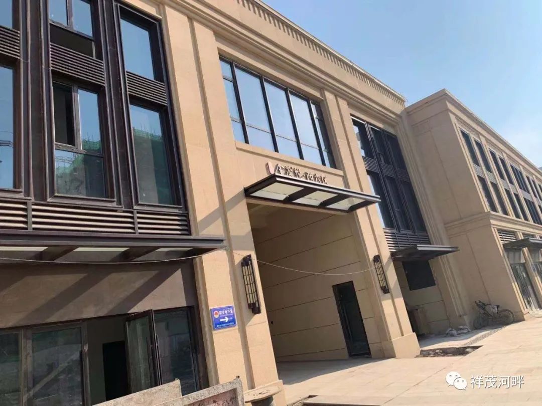 中欧金茂悦西六区门洞样式的大门